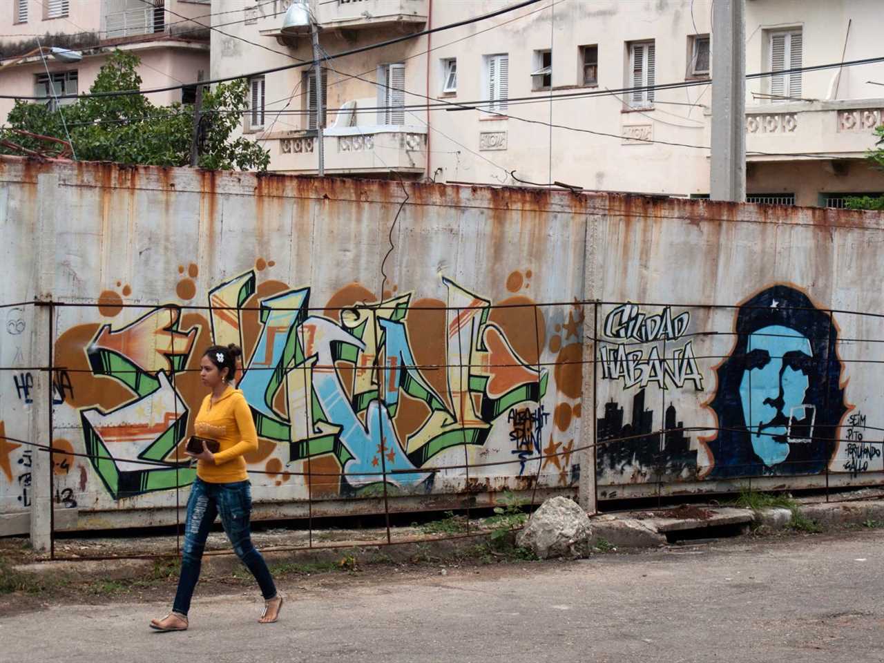 Urban Colors: Exploring the Vibrant Palette of Street Art Lettering